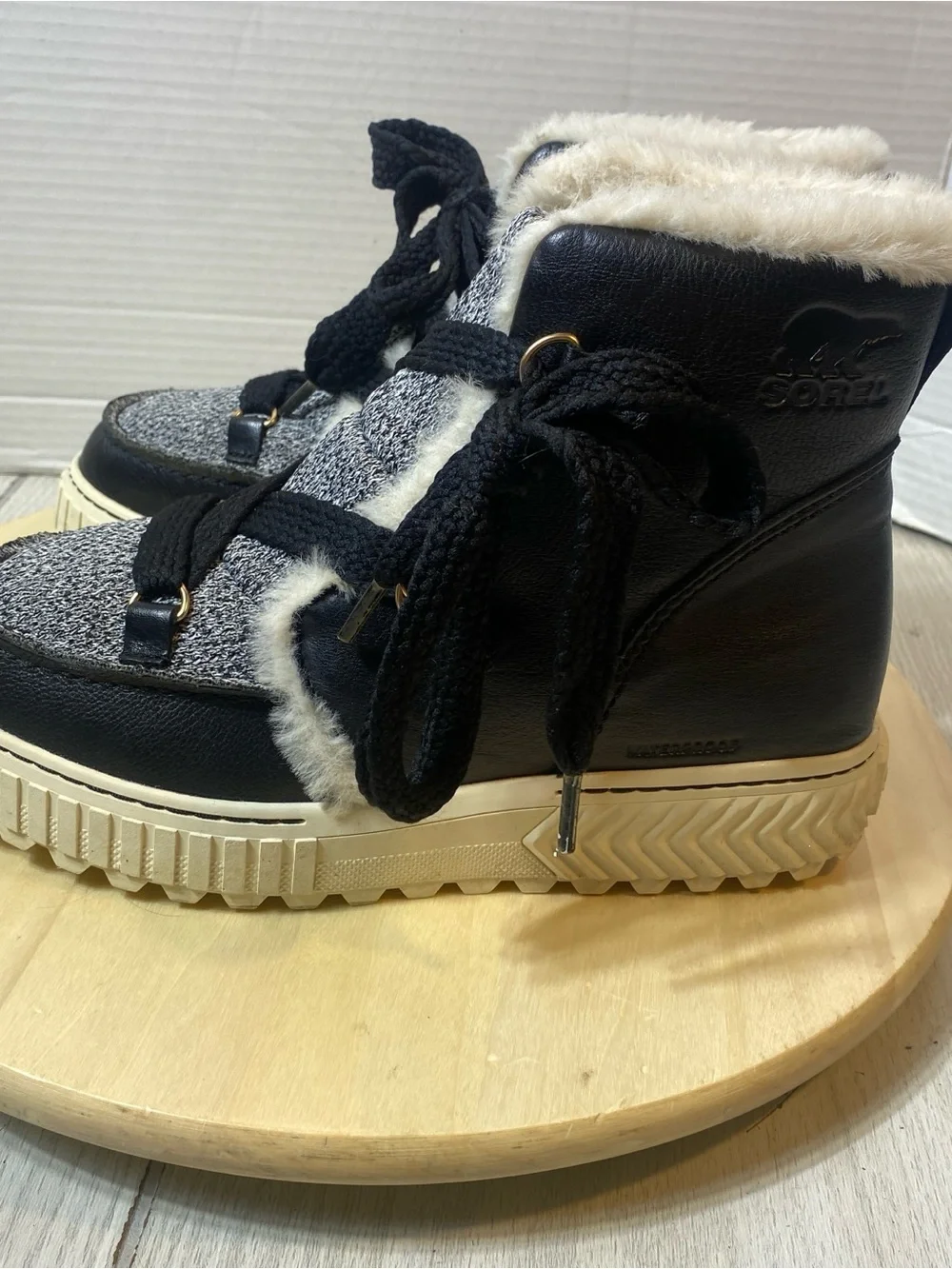 Sorel Explorer Joan Black Gray Faux Fair Waterproof Winter Boots Women’s  9.5